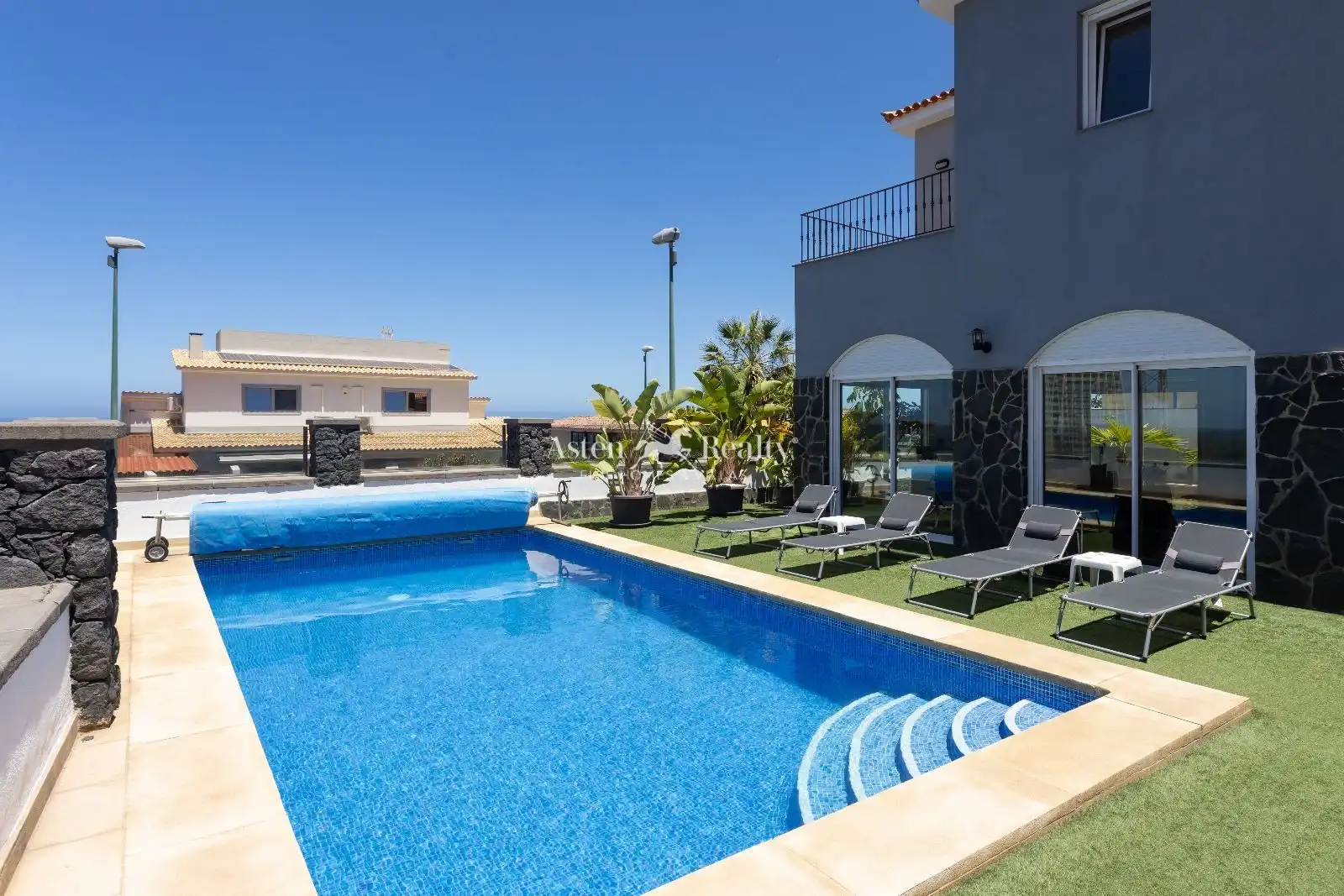 Houses for sale in De La Lancha, Playa Jardín