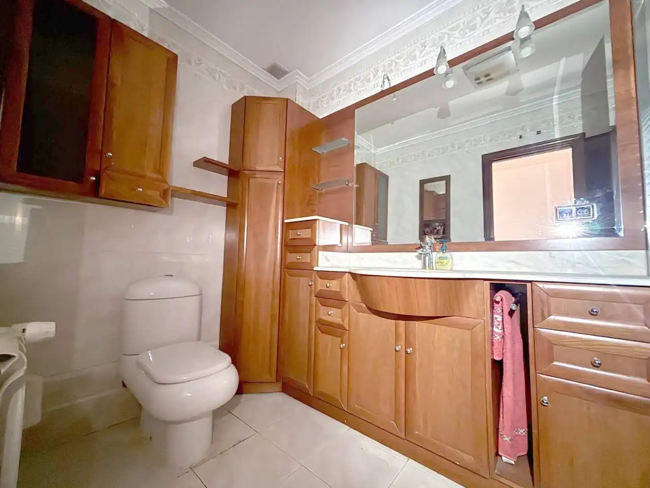 Baño de Piso en venta en Burgos con Calefacción y Terraza