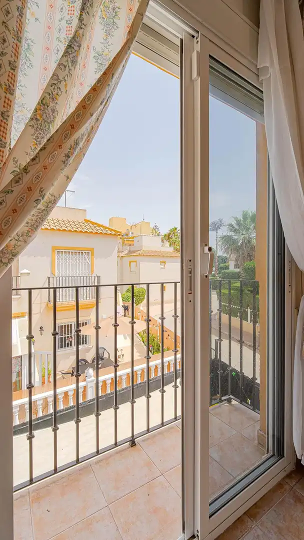 Terrassa de Casa o xalet en venda en Torrevieja amb Moblat, Balcó i Piscina comunitària