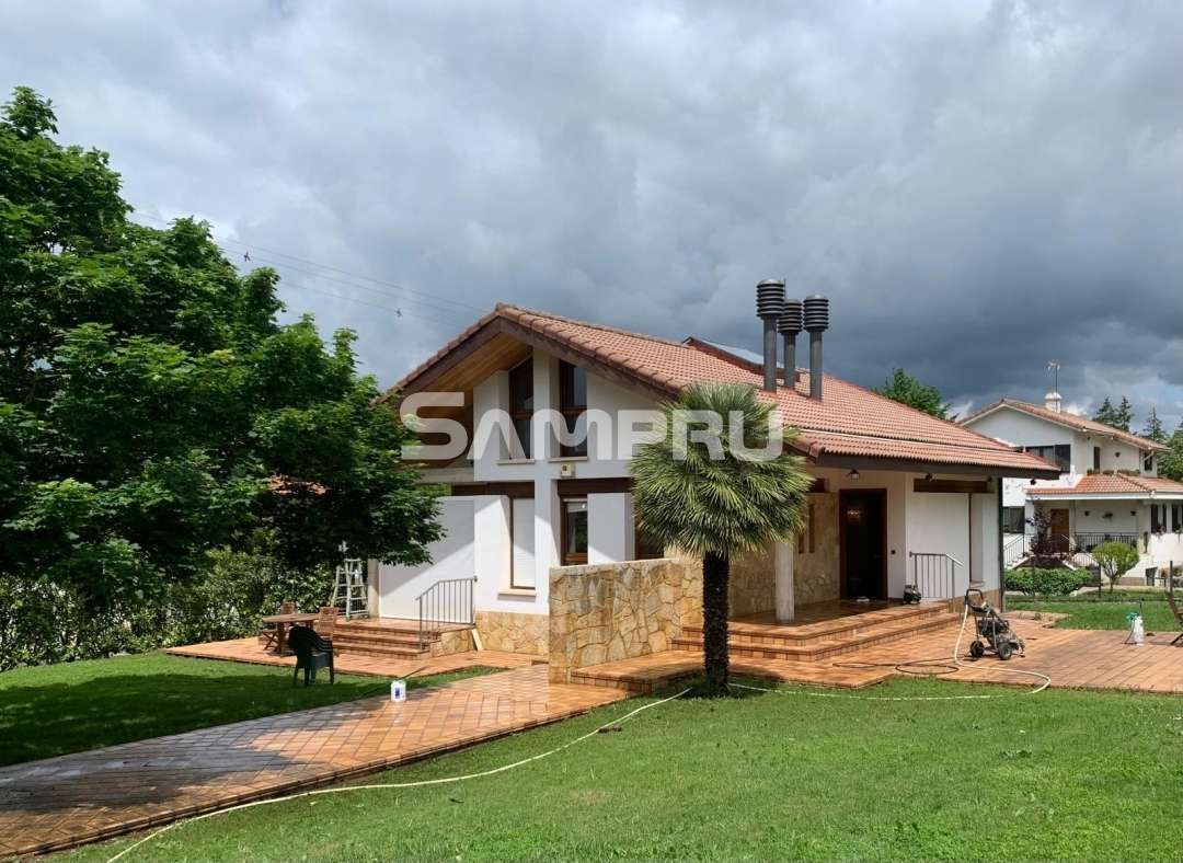 Vista exterior de Pis en venda en Legutio amb Calefacció, Jardí privat i Terrassa