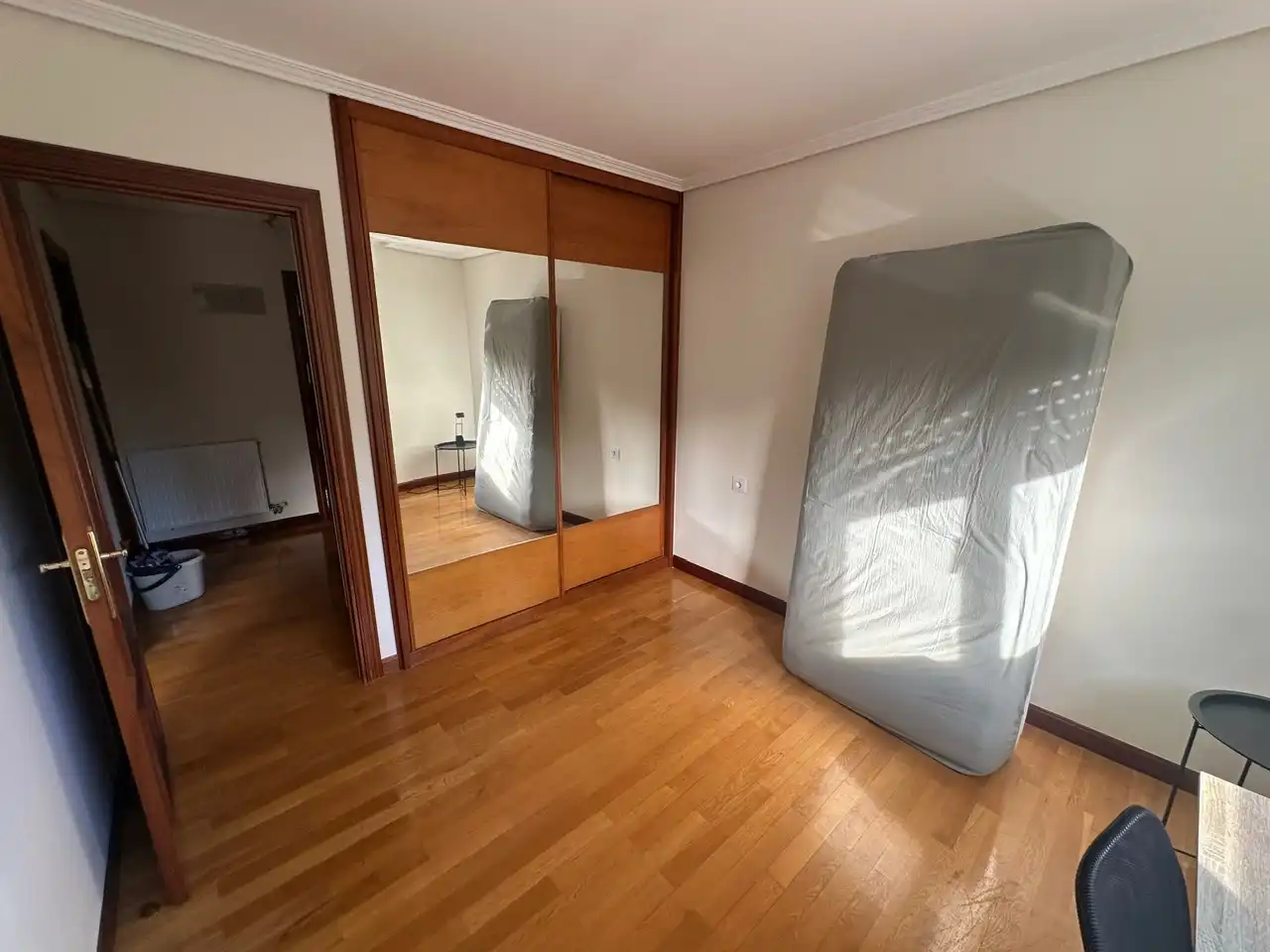 Habitación de Piso de alquiler en  Pamplona / Iruña con Calefacción, Amueblado y Horno