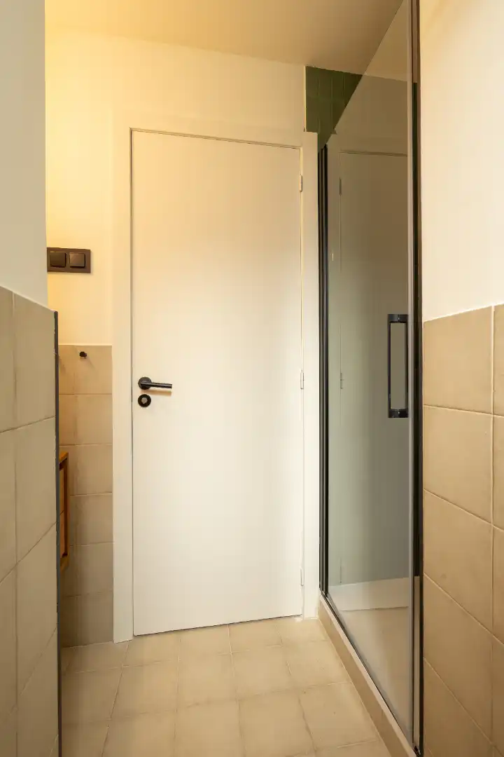 Badezimmer von Wohnungen zur Miete in Barcelona mit Klimaanlage, Heizung und Parkett