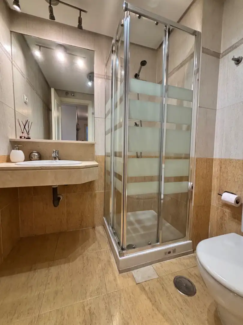 Badezimmer von Wohnung zum Verkauf in Majadahonda mit Klimaanlage, Heizung und Privatgarten