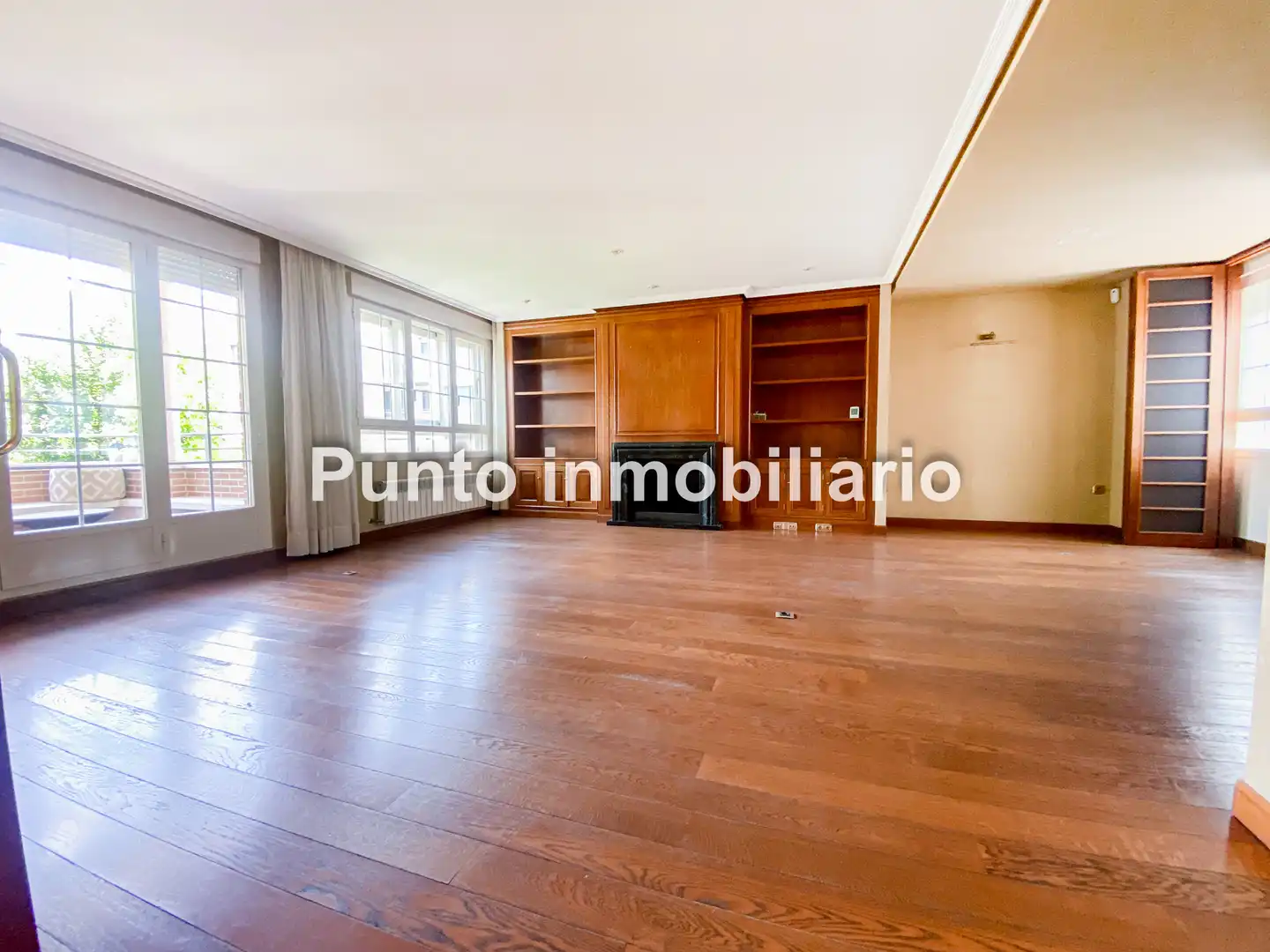 Sala de estar de Casa adosada de alquiler en Valladolid con Aire acondicionado, Calefacción y Jardín privado