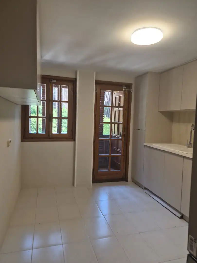 Kitchen of Flat for rent in Madrid  with Air Conditioner, Heating and Parquet flooring