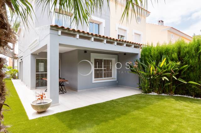 Casa adosada en Venta en Camarena Plaza II en Mas Camarena