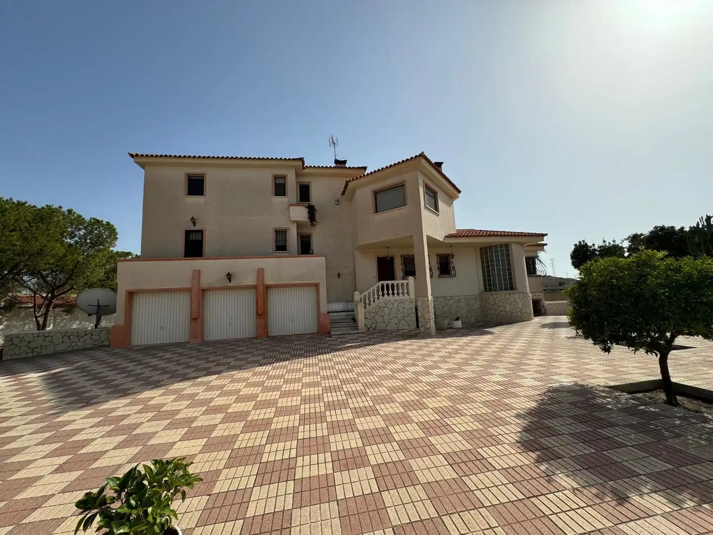 Vista exterior de Casa o xalet en venda en Alicante / Alacant amb Calefacció, Jardí privat i Terrassa