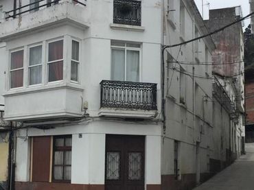 Casa amb balcó en venda a Pontedeume