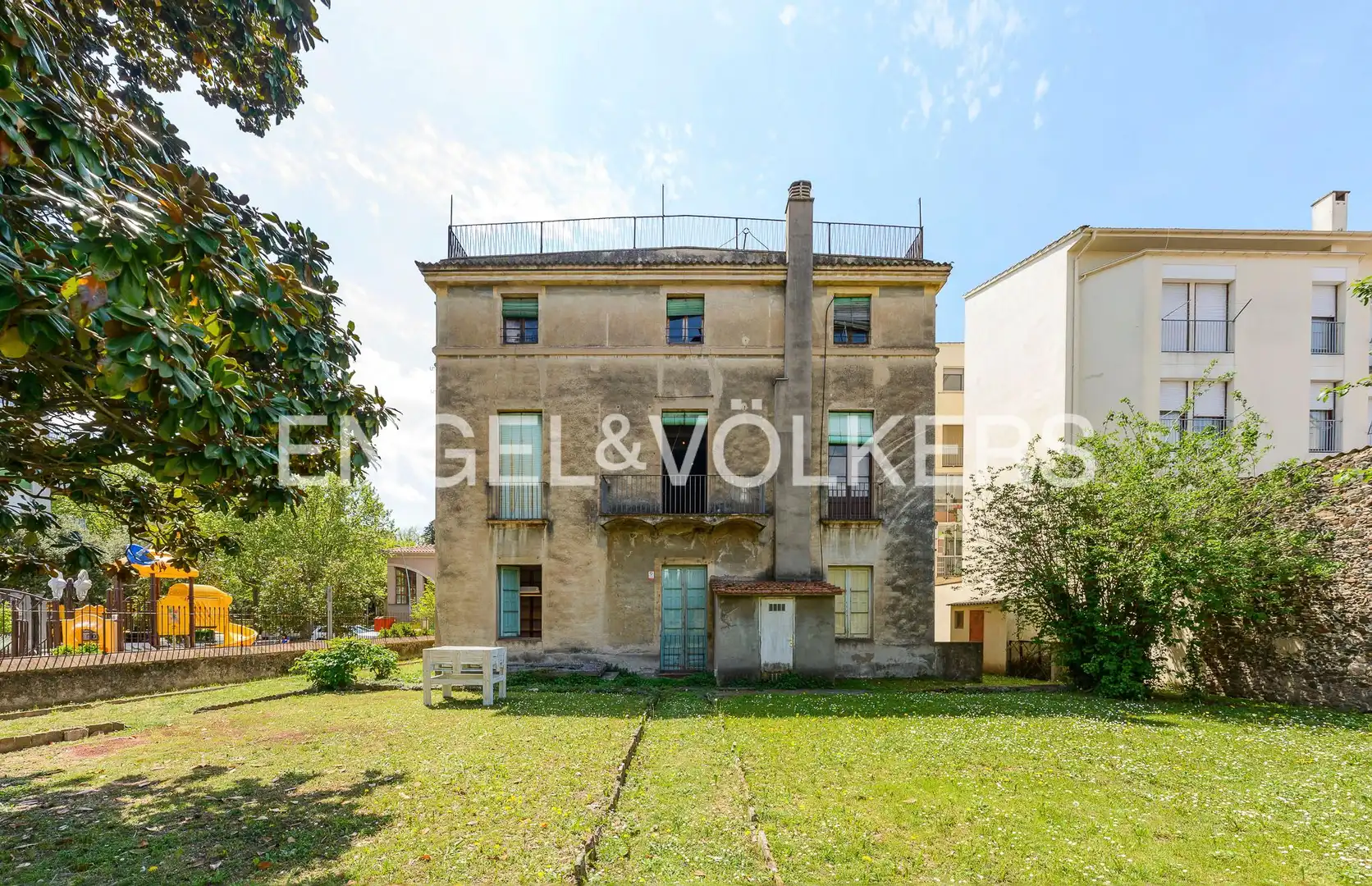 Vista exterior de Casa o chalet en venta en Olot con Calefacción, Jardín privado y Terraza