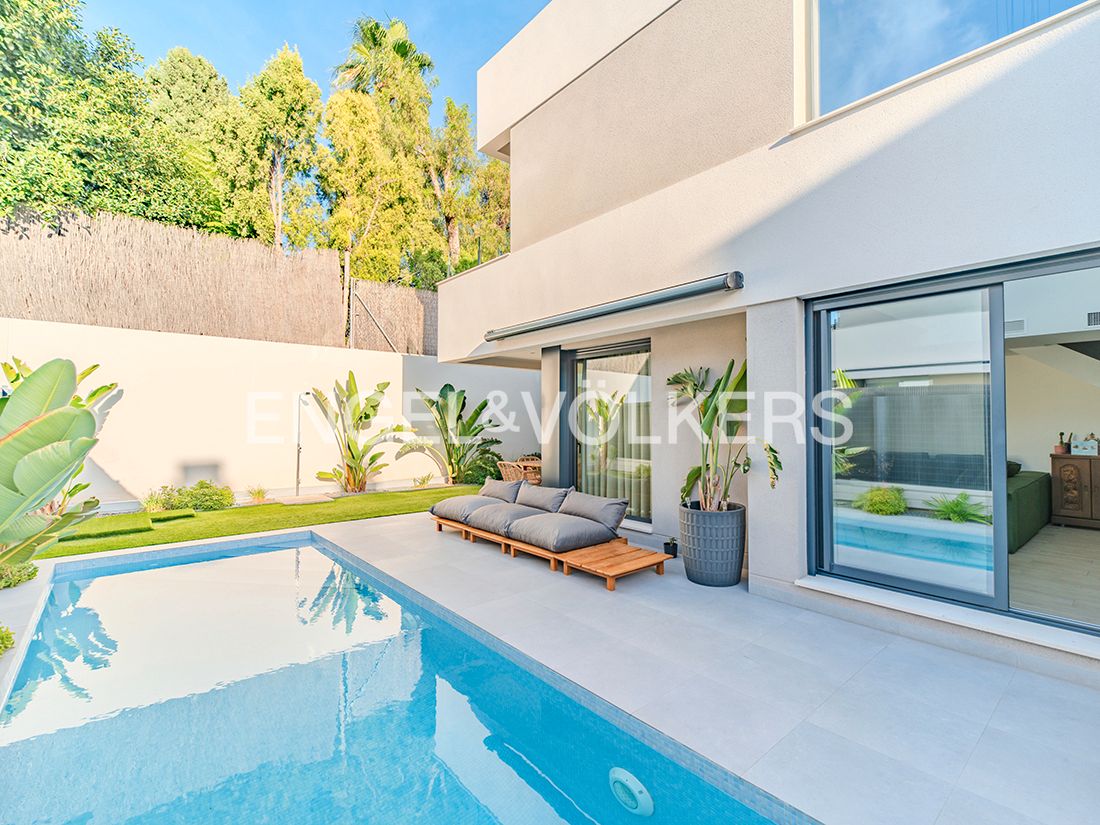 Exterior view of House or chalet for sale in Sant Joan d'Alacant  with Air Conditioner, Heating and Private garden