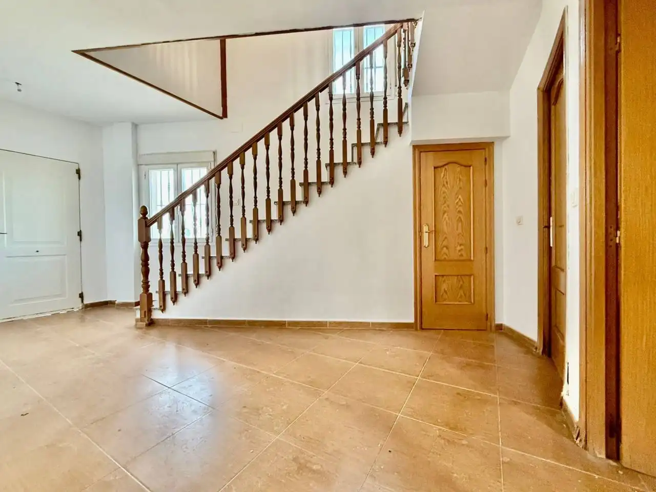 Casa adosada en venta en Miguel Esteban con Alarma y Piscina comunitaria