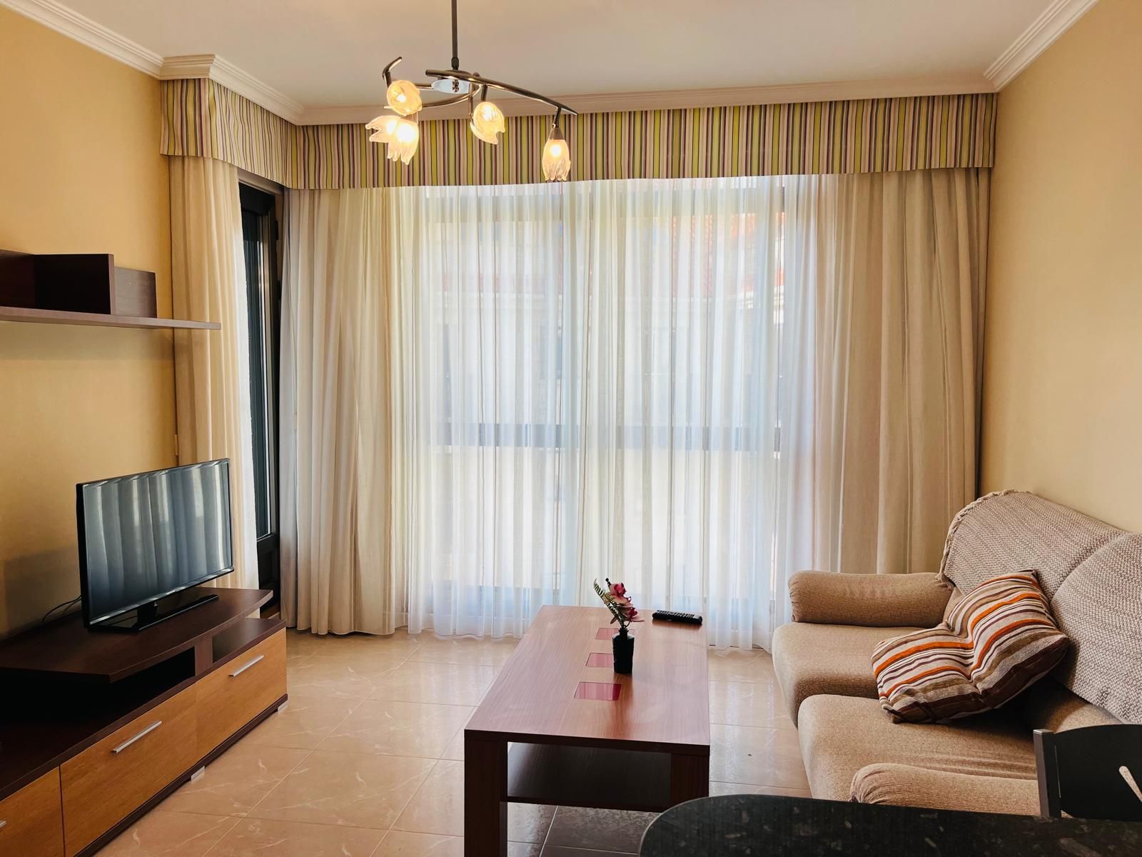 Sala d'estar de Apartament en venda en Sanxenxo amb Aire condicionat, Calefacció i Jardí privat