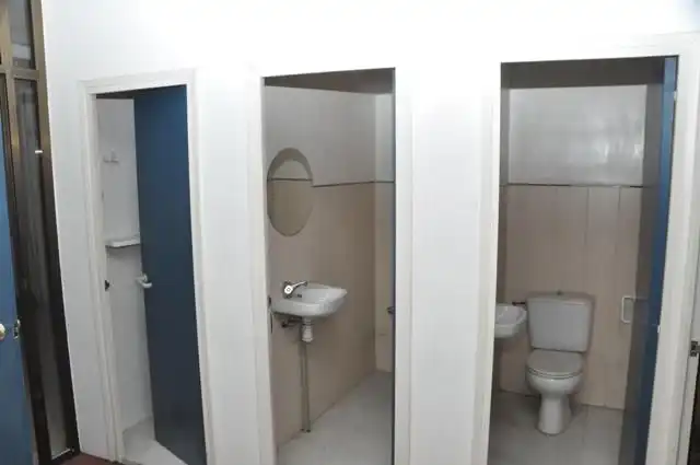 Baño de Local de alquiler en Sabadell