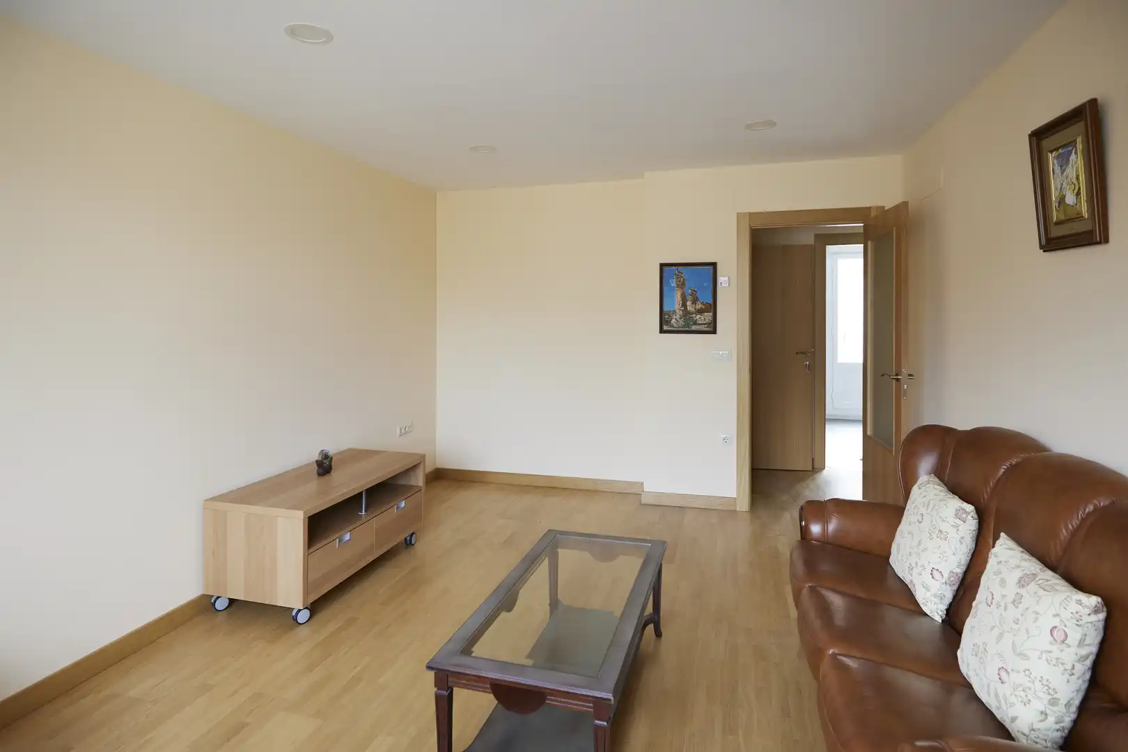 Sala d'estar de Casa adosada en venda en Rincón de Soto amb Calefacció, Parquet i Terrassa