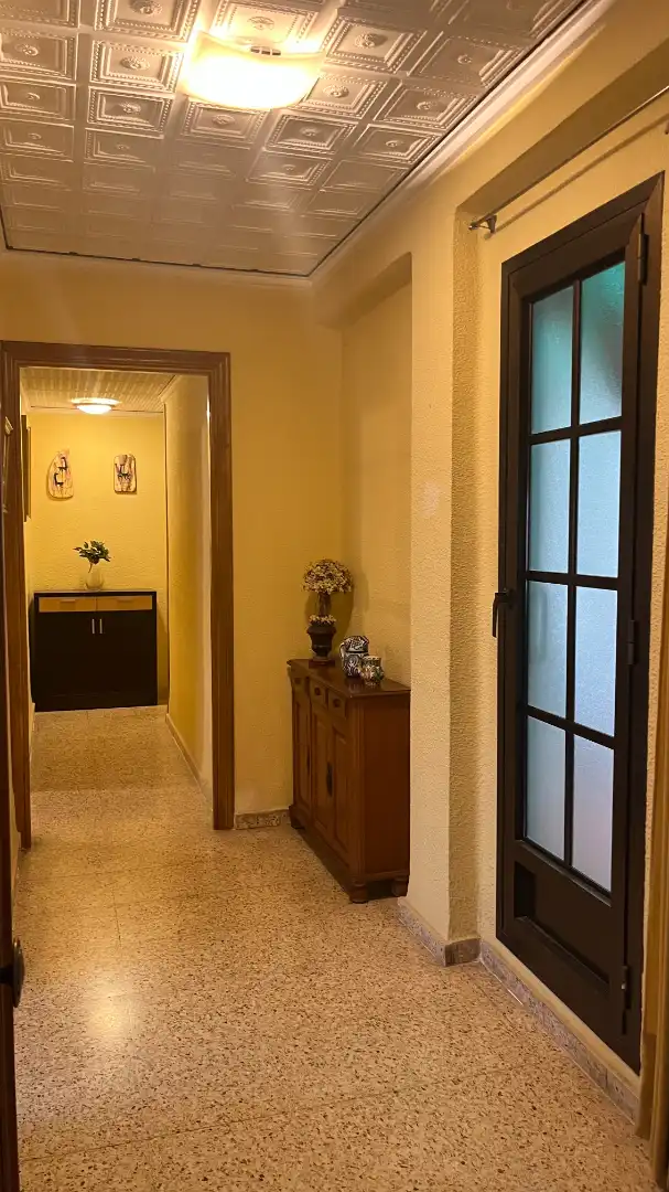 Wohnung zum Verkauf in Valencia mit Klimaanlage, Terrasse und Möbliert