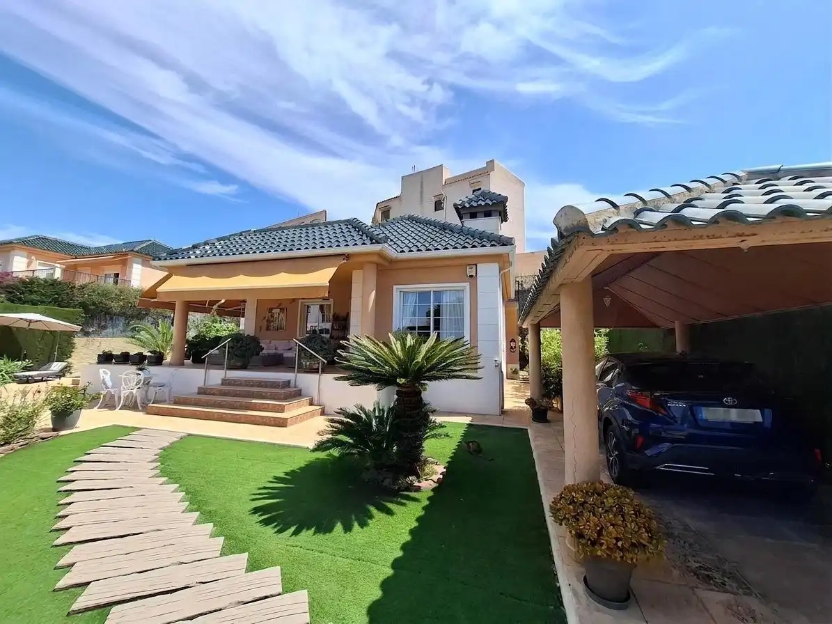 Vista exterior de Casa o chalet en venta en Elche / Elx con Calefacción, Jardín privado y Terraza
