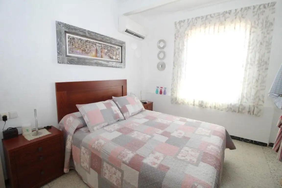 Dormitori de Apartament en venda en Torrevieja amb Terrassa