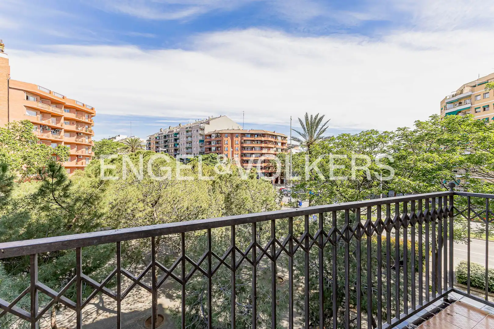 Außenansicht von Wohnung zum Verkauf in Barcelona mit Klimaanlage, Heizung und Terrasse