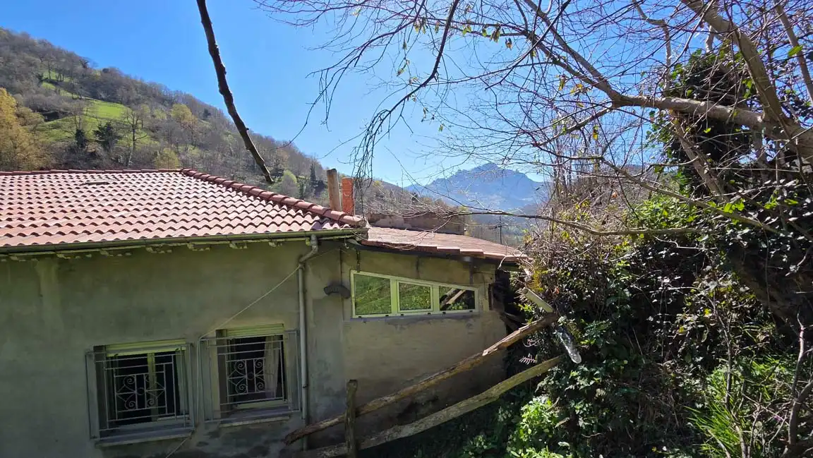 Außenansicht von Haus oder Chalet zum Verkauf in Laviana mit Heizung, Privatgarten und Parkett