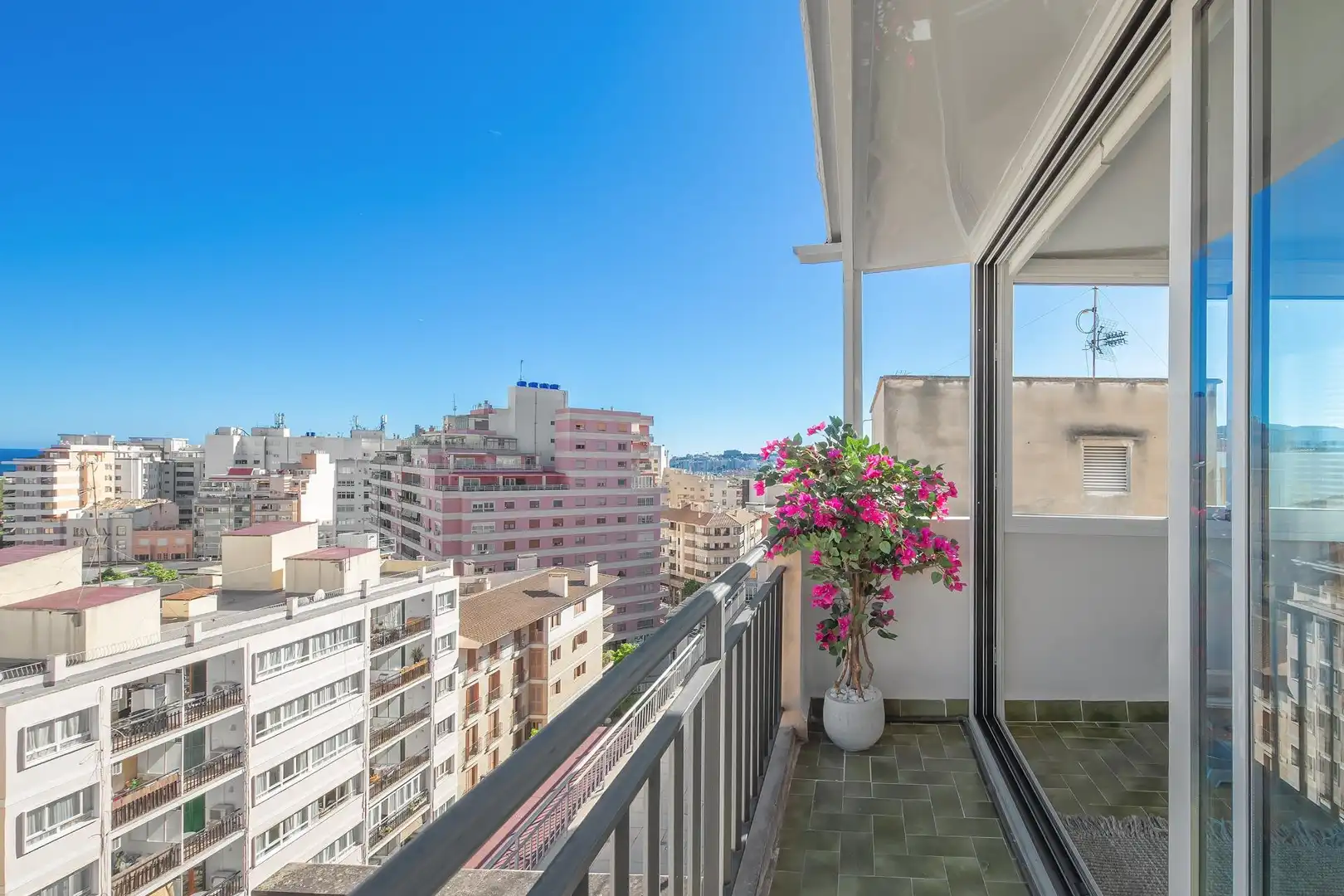 Terrasse von Dachboden zur Miete in  Palma de Mallorca mit Klimaanlage, Heizung und Parkett