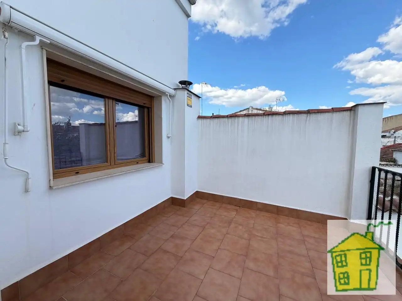Balcony of Houses for sale in Marmolejo  with Air Conditioner, Heating and Private garden