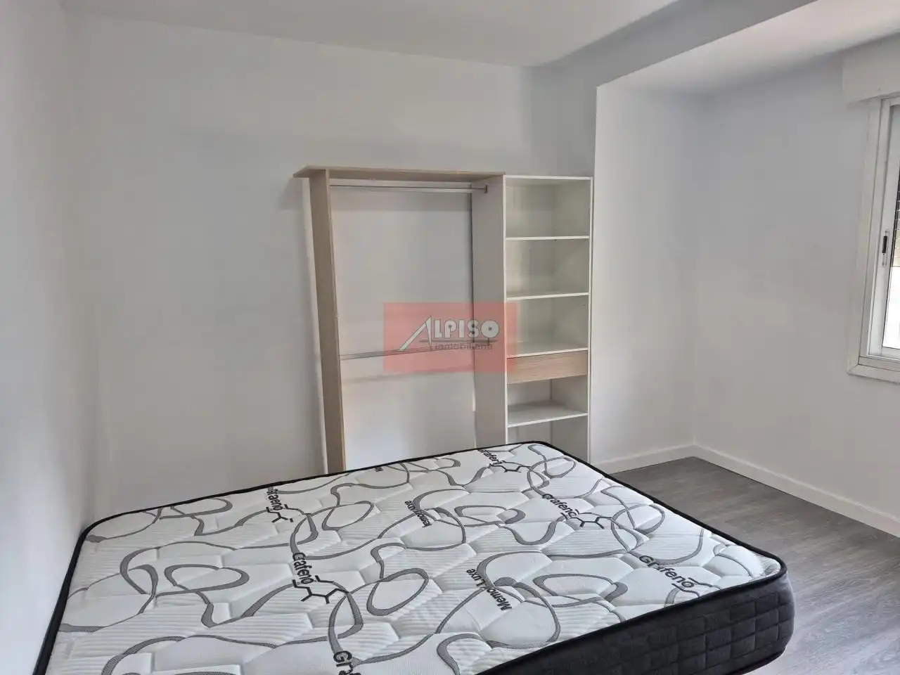 Habitación de Piso de alquiler en Ourense Capital  con Calefacción, Trastero y Amueblado