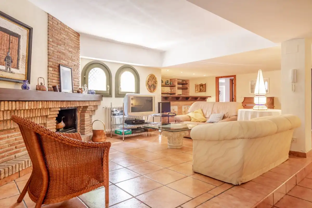 Sala d'estar de Casa o xalet en venda en La Zubia amb Aire condicionat, Calefacció i Jardí privat