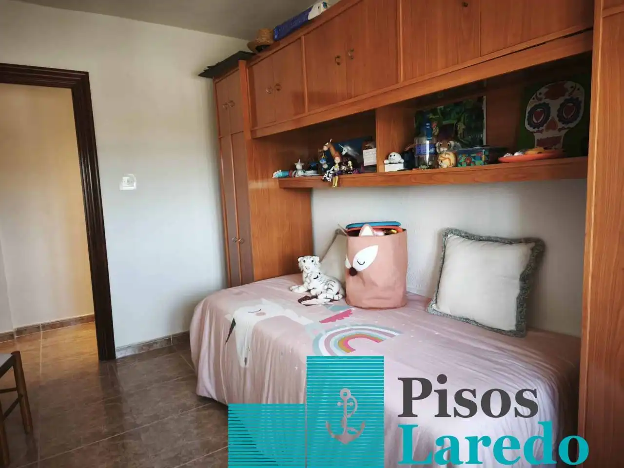 Dormitori de Pis en venda en Laredo amb Calefacció i Balcó