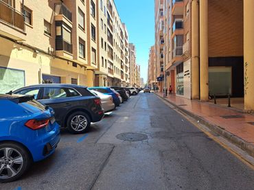 Single parking space with lift for sale in Calle Carlos III 37