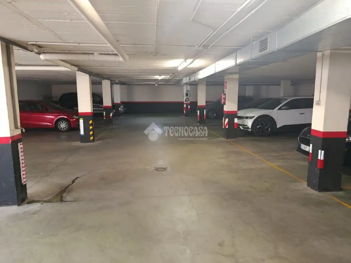 Parkplatz von Garage zum Verkauf in Usera
