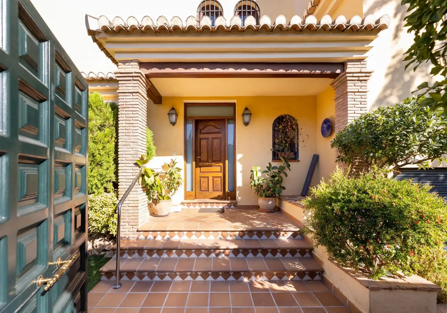 Houses for sale in Cájar  with Air Conditioner, Heating and Private garden