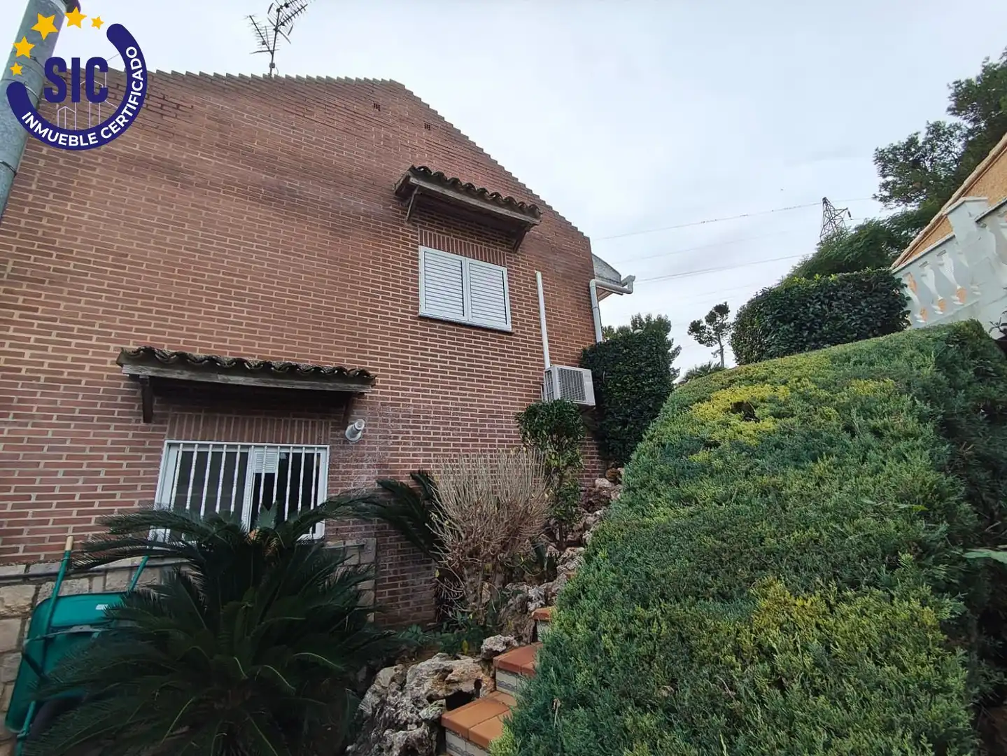 Vista exterior de Casa o xalet en venda en Torrent amb Aire condicionat, Calefacció i Jardí privat