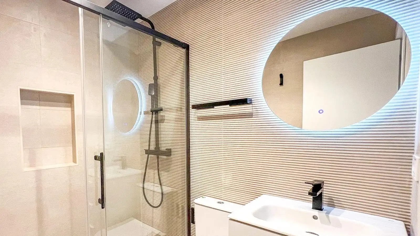Baño de Apartamento en venta en Málaga con Aire acondicionado, Terraza y Balcón