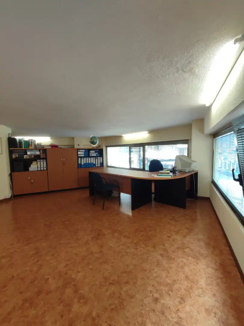 Local de alquiler en A Coruña Capital  con Amueblado