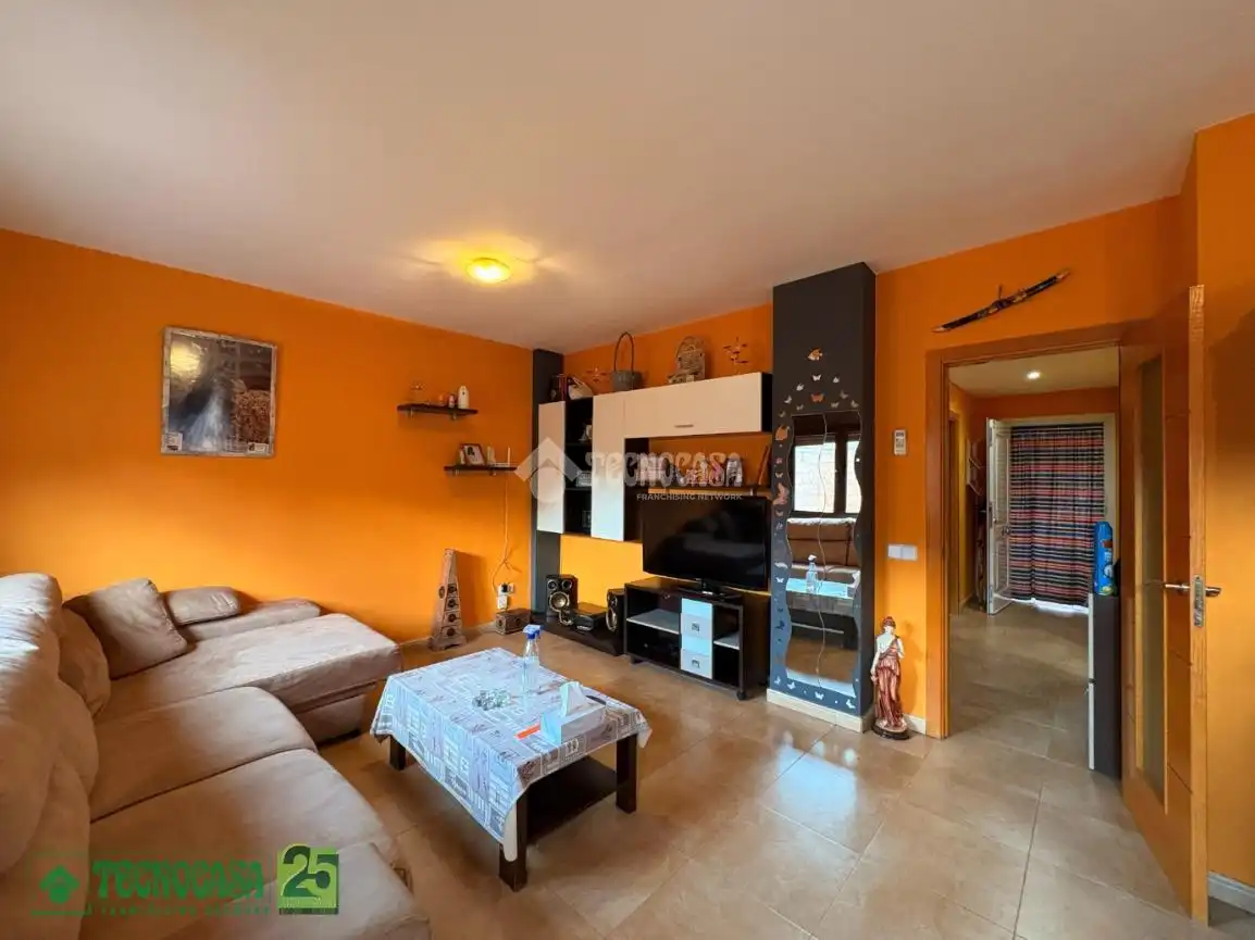 Sala d'estar de Casa adosada en venda en Villatobas amb Aire condicionat i Calefacció