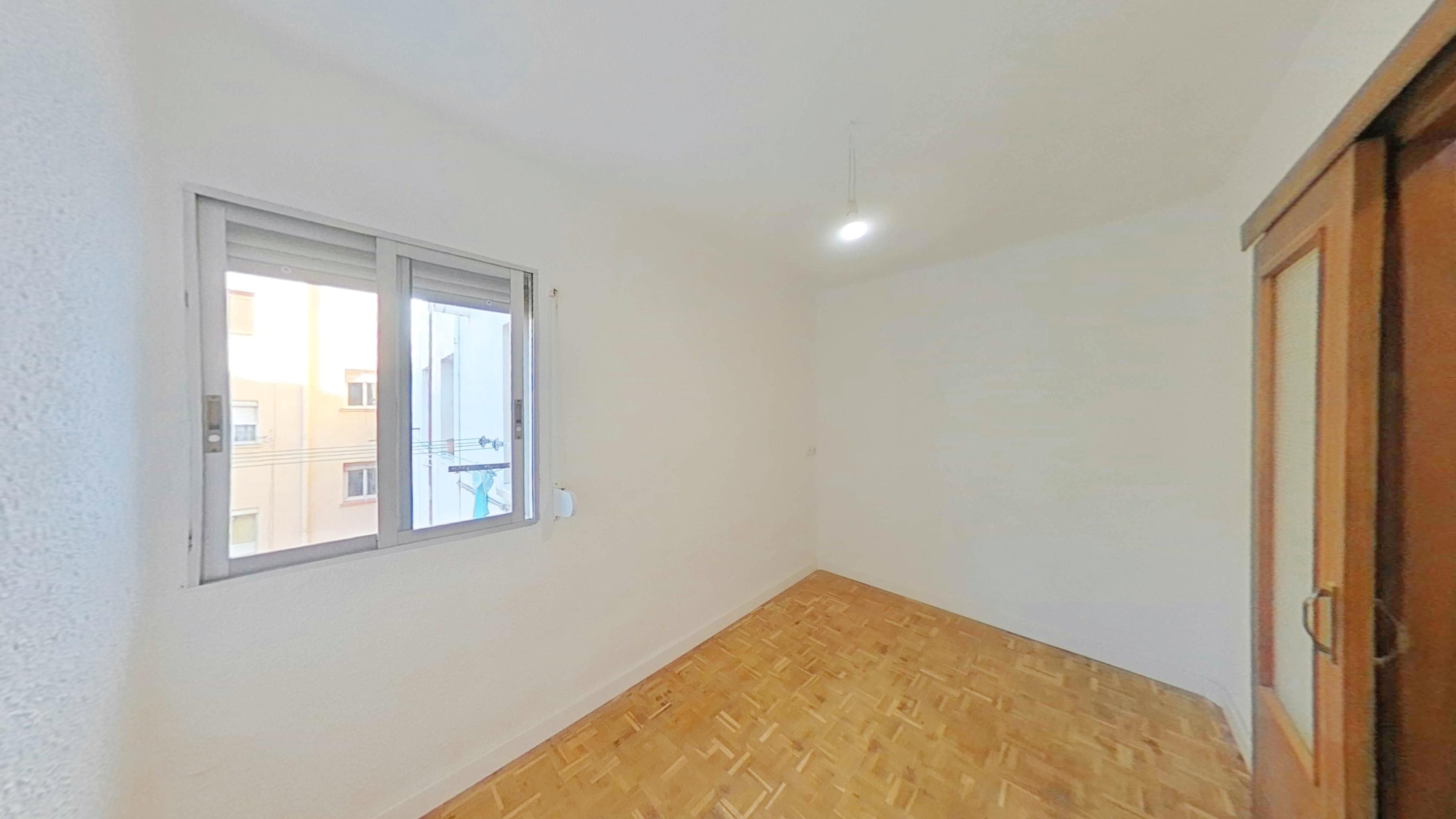 Bedroom of Flat to rent in  Madrid Capital  with Parquet flooring, Oven and Pets allowed