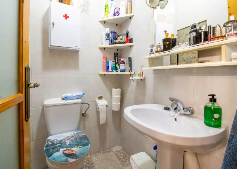 Bathroom of Houses for sale in Úbeda  with Air Conditioner, Terrace and Storage room