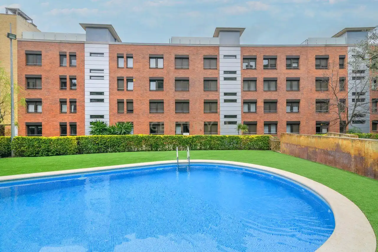 Piscina de Apartamento en venta en Molins de Rei con Aire acondicionado, Trastero y Balcón