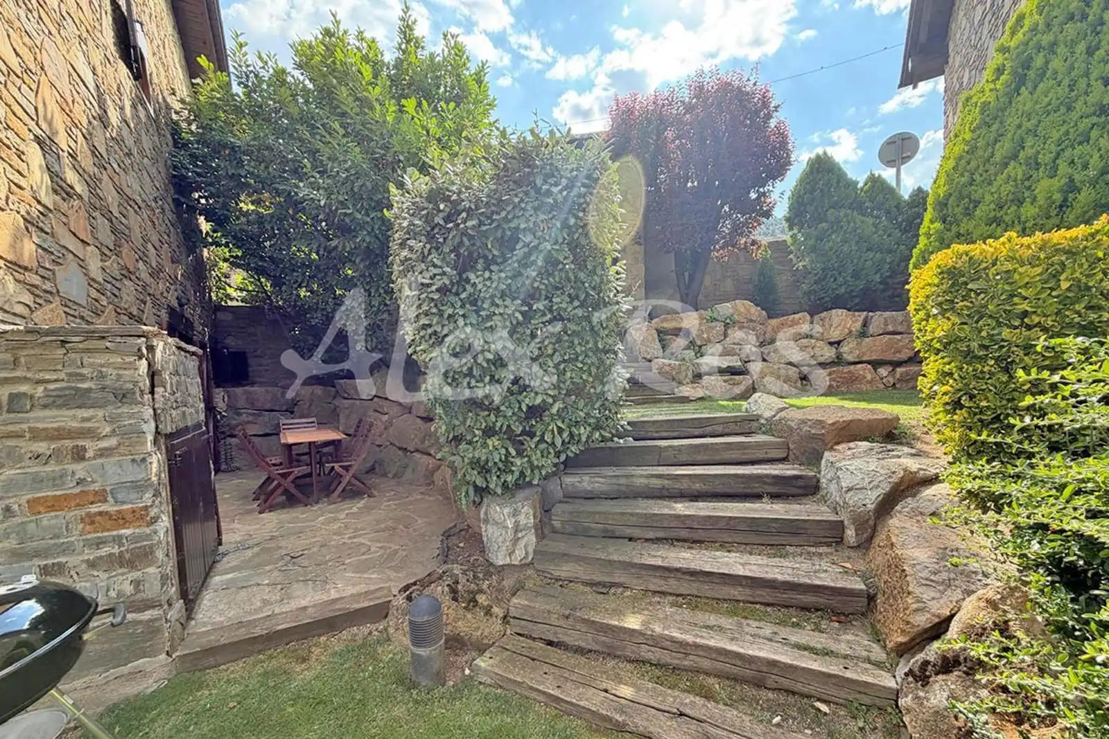 Jardí de Casa o xalet en venda en Isòvol amb Calefacció, Terrassa i Traster