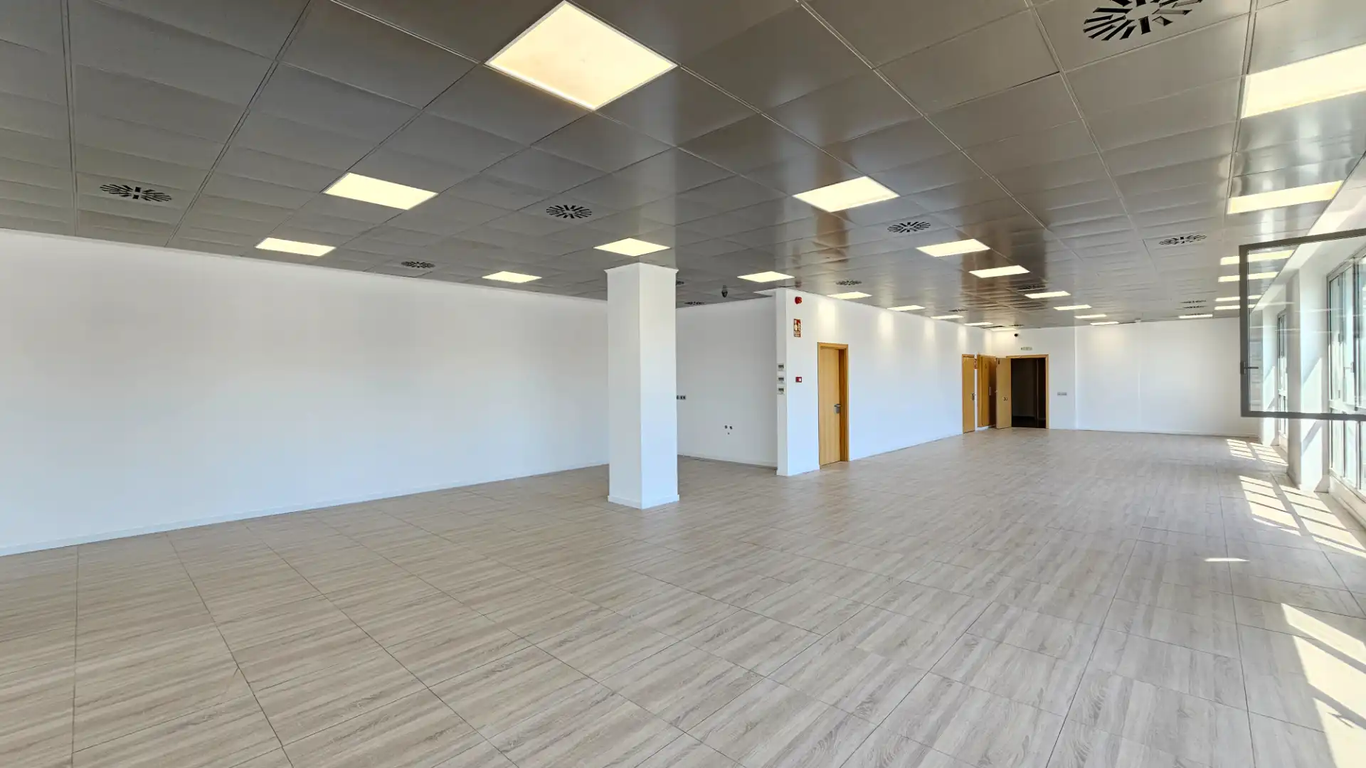 Büro zur Miete in Sant Joan Despí mit Klimaanlage und Alarm