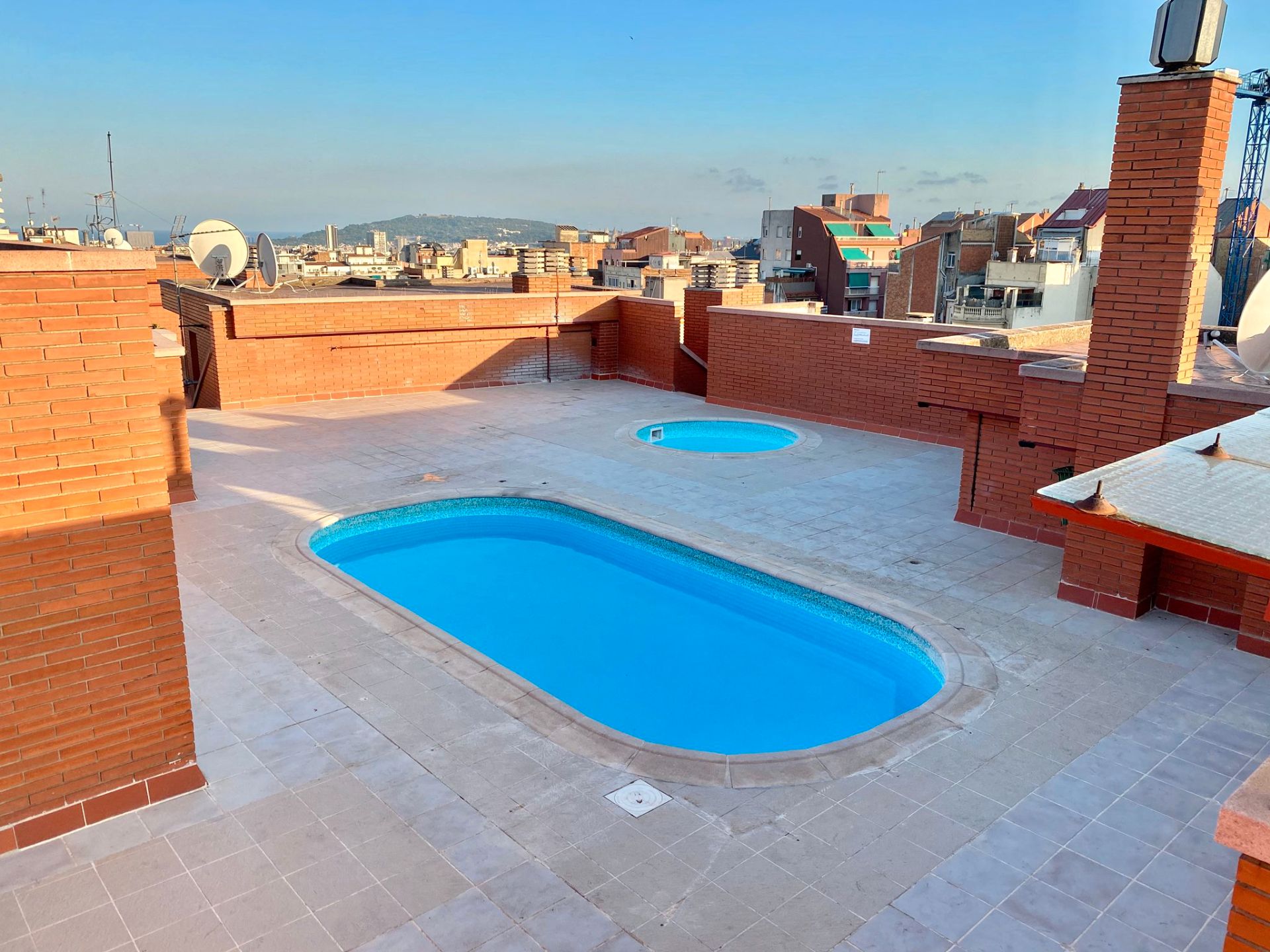 Swimming pool of Flat for sale in  Barcelona Capital  with Air Conditioner, Heating and Furnished
