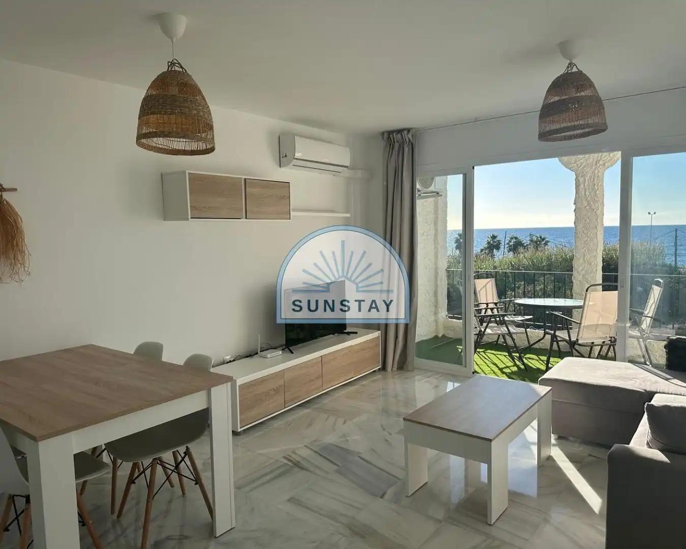 Vista exterior de Piso de alquiler en Nerja con Aire acondicionado, Jardín privado y Terraza