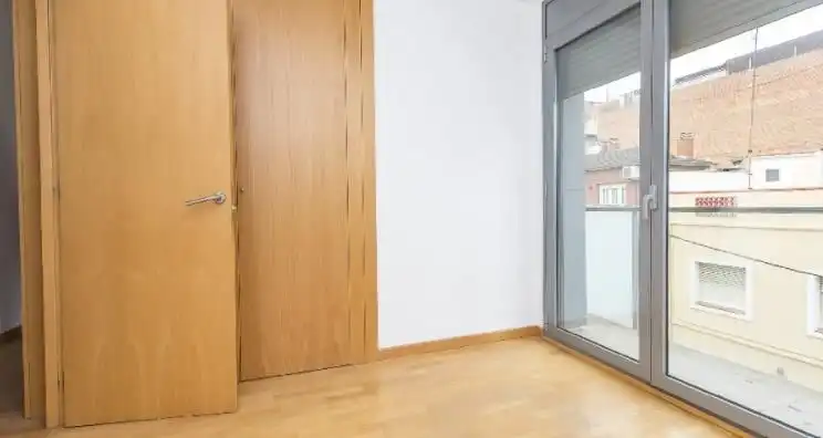 Piso en venta en Carrer Moianès, Hostal