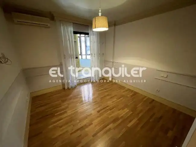 Bedroom of Flat for rent in Alcalá de Henares  with Air Conditioner, Parquet flooring and Swimming Pool