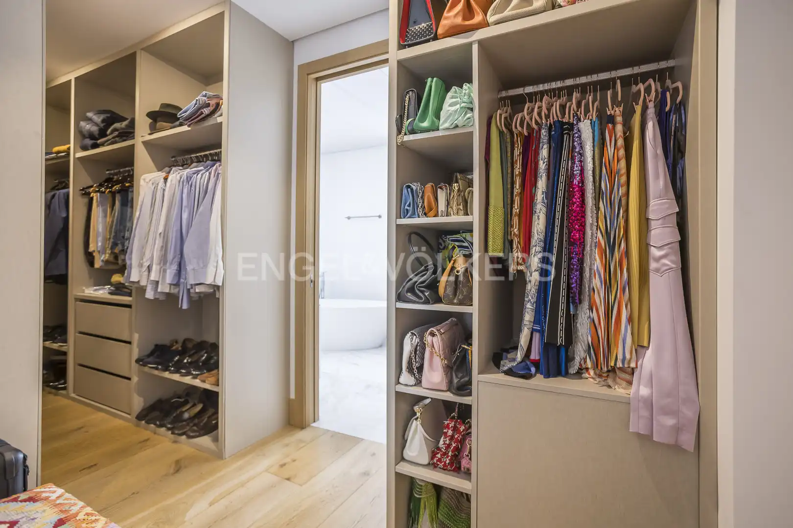 Habitación de Dúplex en venta en Madrid con Aire acondicionado, Calefacción y Jardín privado