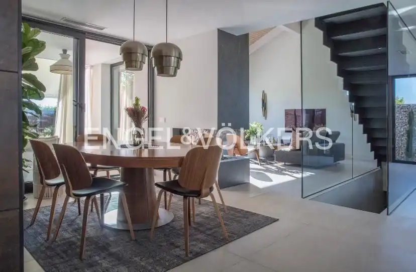 Comedor de Casa adosada de alquiler en Boadilla del Monte con Aire acondicionado, Calefacción y Jardín privado