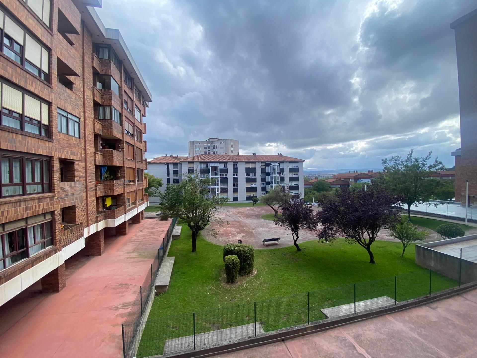 Vista exterior de Pis en venda en Santander amb Calefacció, Jardí privat i Parquet