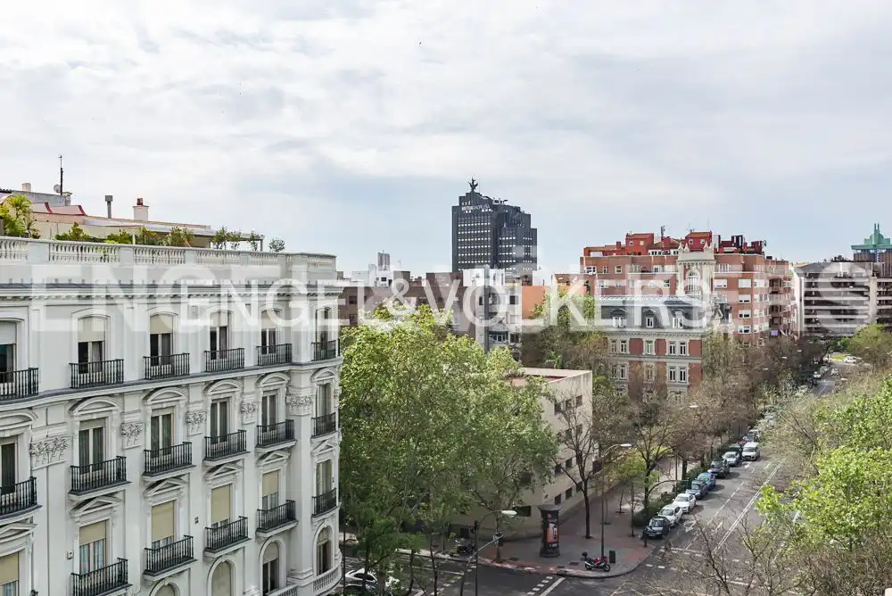Außenansicht von Wohnung zum Verkauf in Madrid mit Heizung