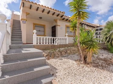 Adossat amb balcó de lloguer a Orihuela Costa