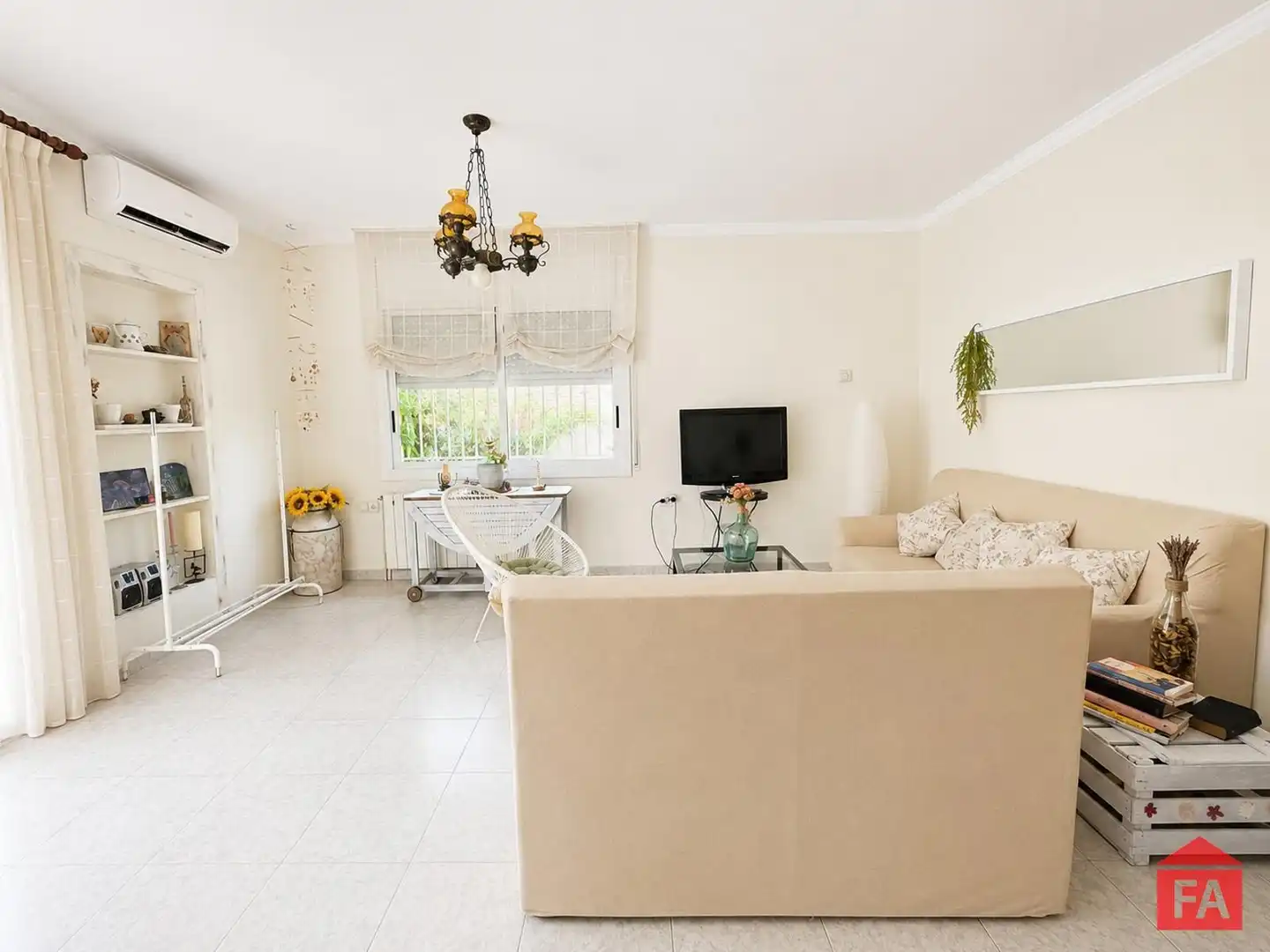 Sala d'estar de Casa o xalet en venda en El Vendrell amb Aire condicionat, Calefacció i Traster